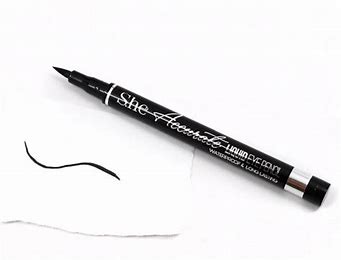Crayon pour les yeux liquide noir